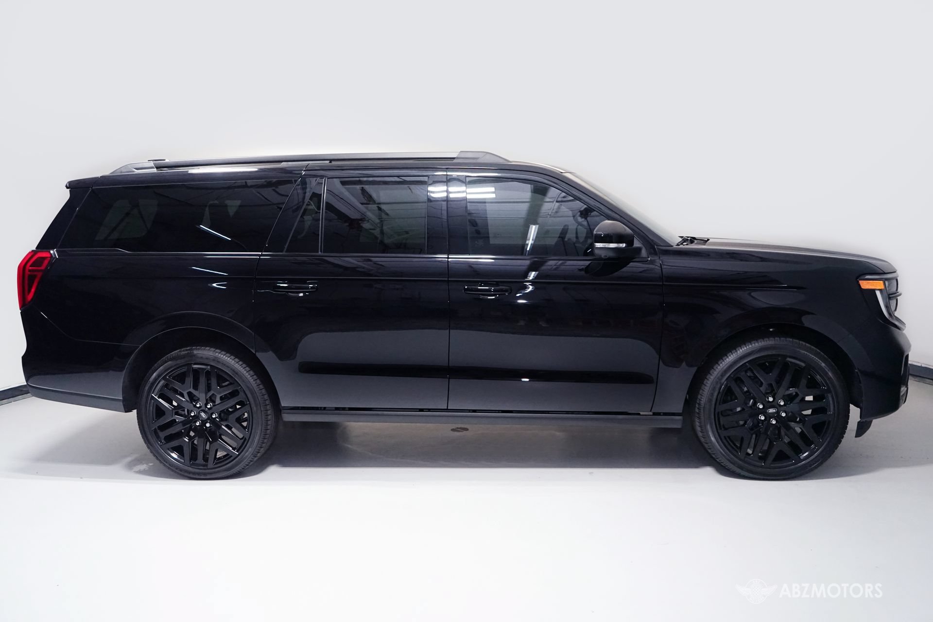Used 2026 Ford Expedition Max Platinum w/ Stealth Performance Package AWD/4WD image 4