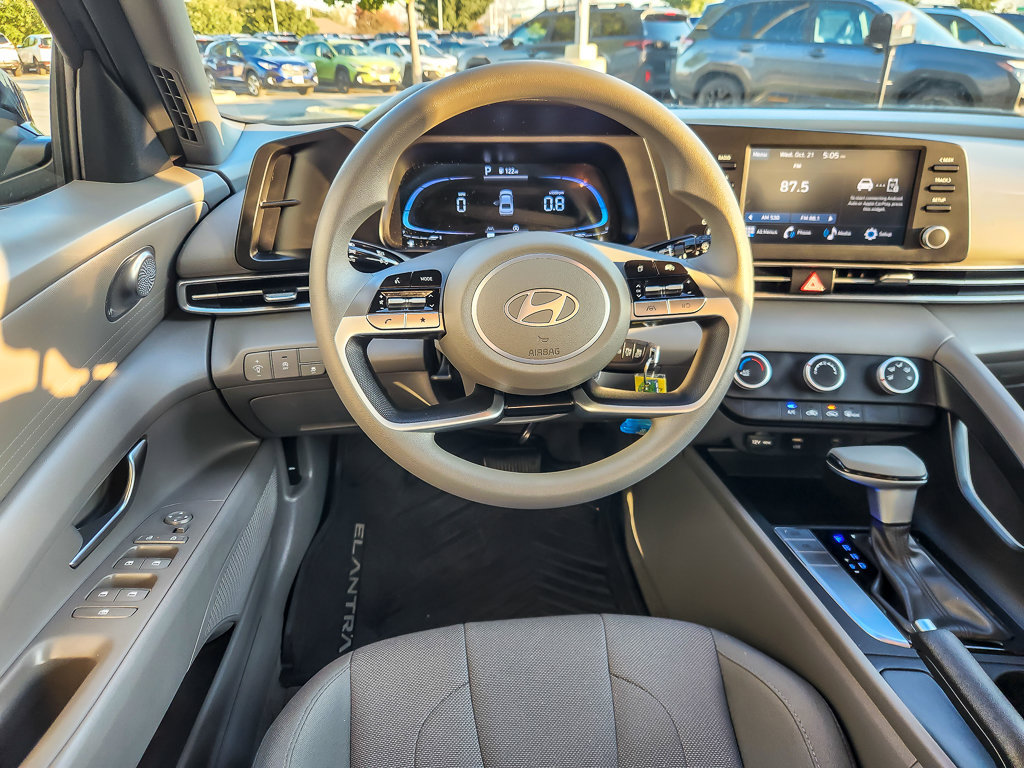 Used 2024 Hyundai Elantra SE FWD image 10