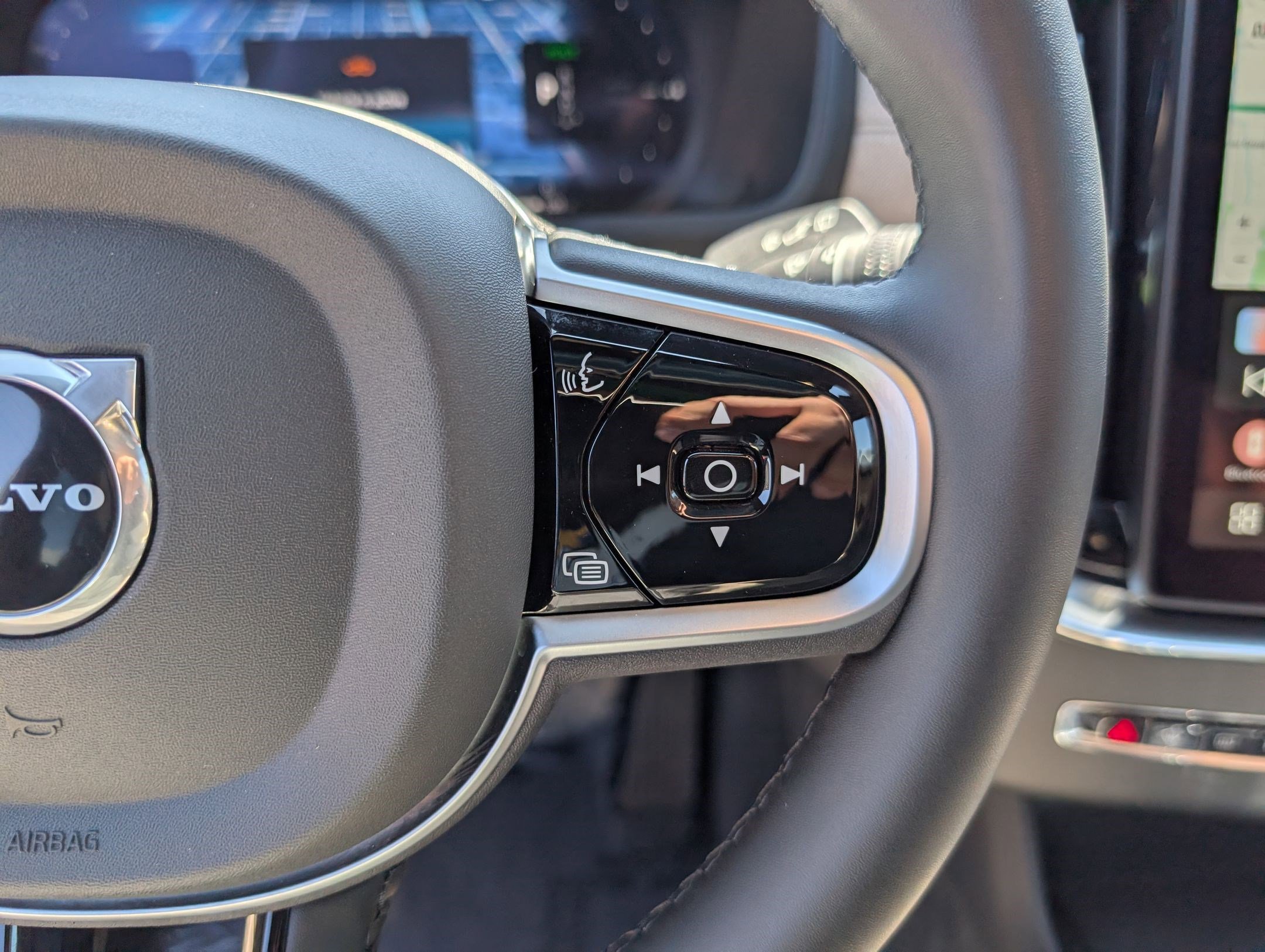 Used 2025 Volvo XC90 T8 Plus AWD/4WD image 19
