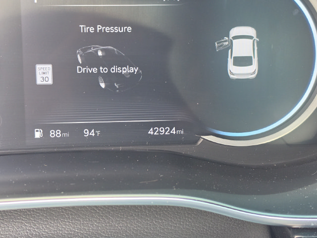 Used 2025 Genesis G70 2.5T AWD/4WD image 42