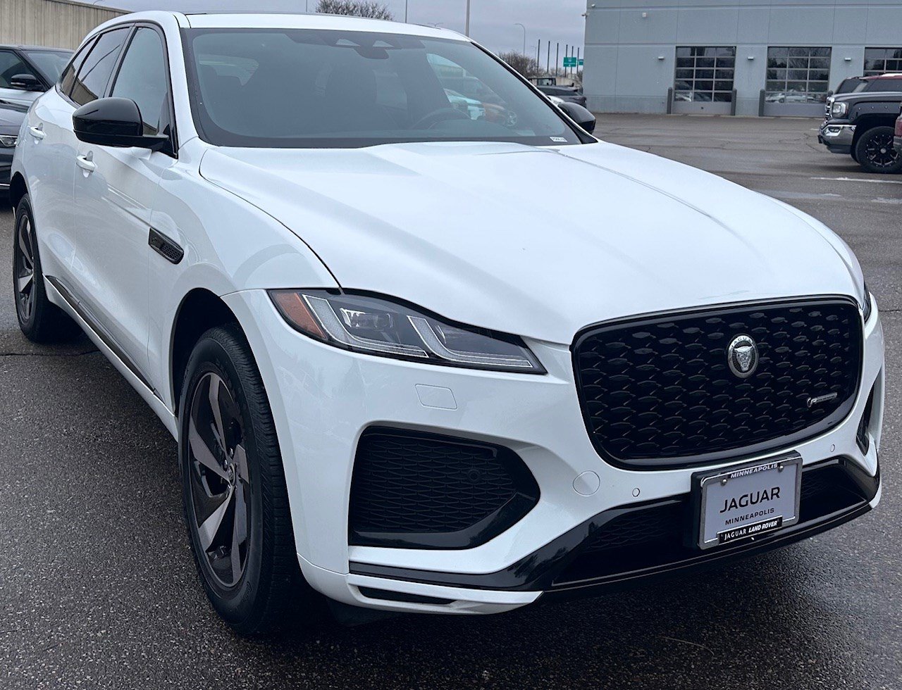 Used 2025 Jaguar F-PACE R-Dynamic S image 3