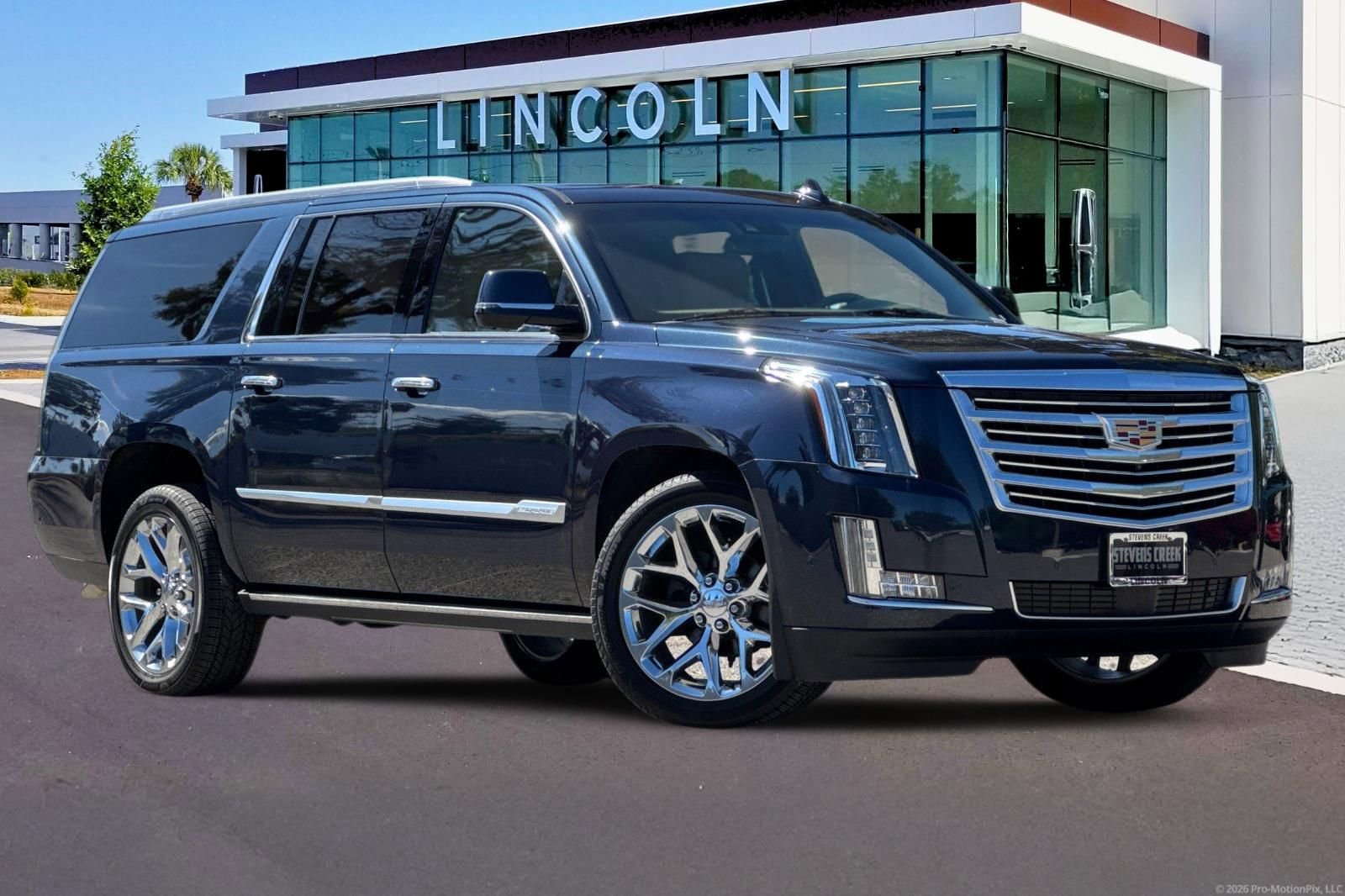 Used 2019 Cadillac Escalade ESV Platinum AWD/4WD image 2