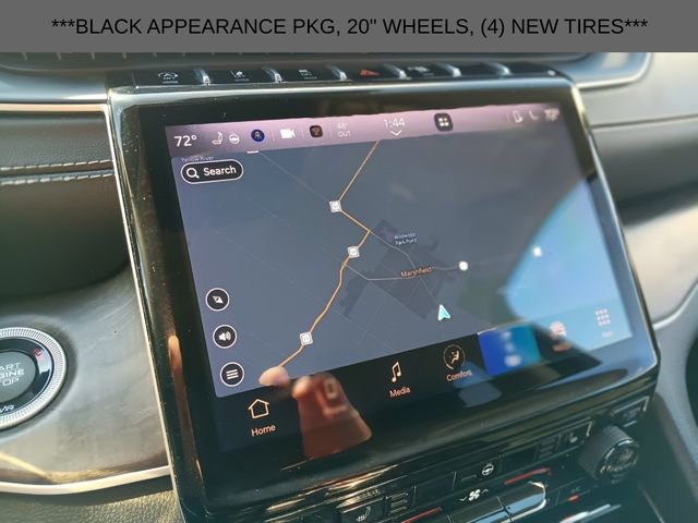 Used 2023 Jeep Grand Cherokee Limited w/ Black Appearance Package AWD/4WD image 10