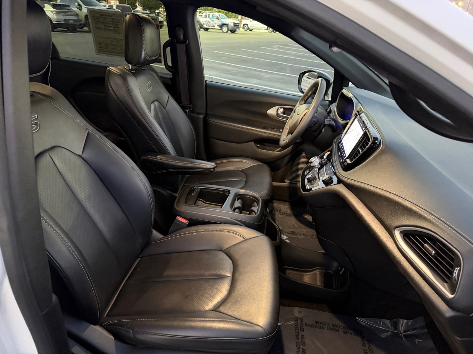 Used 2024 Chrysler Pacifica Limited FWD image 19