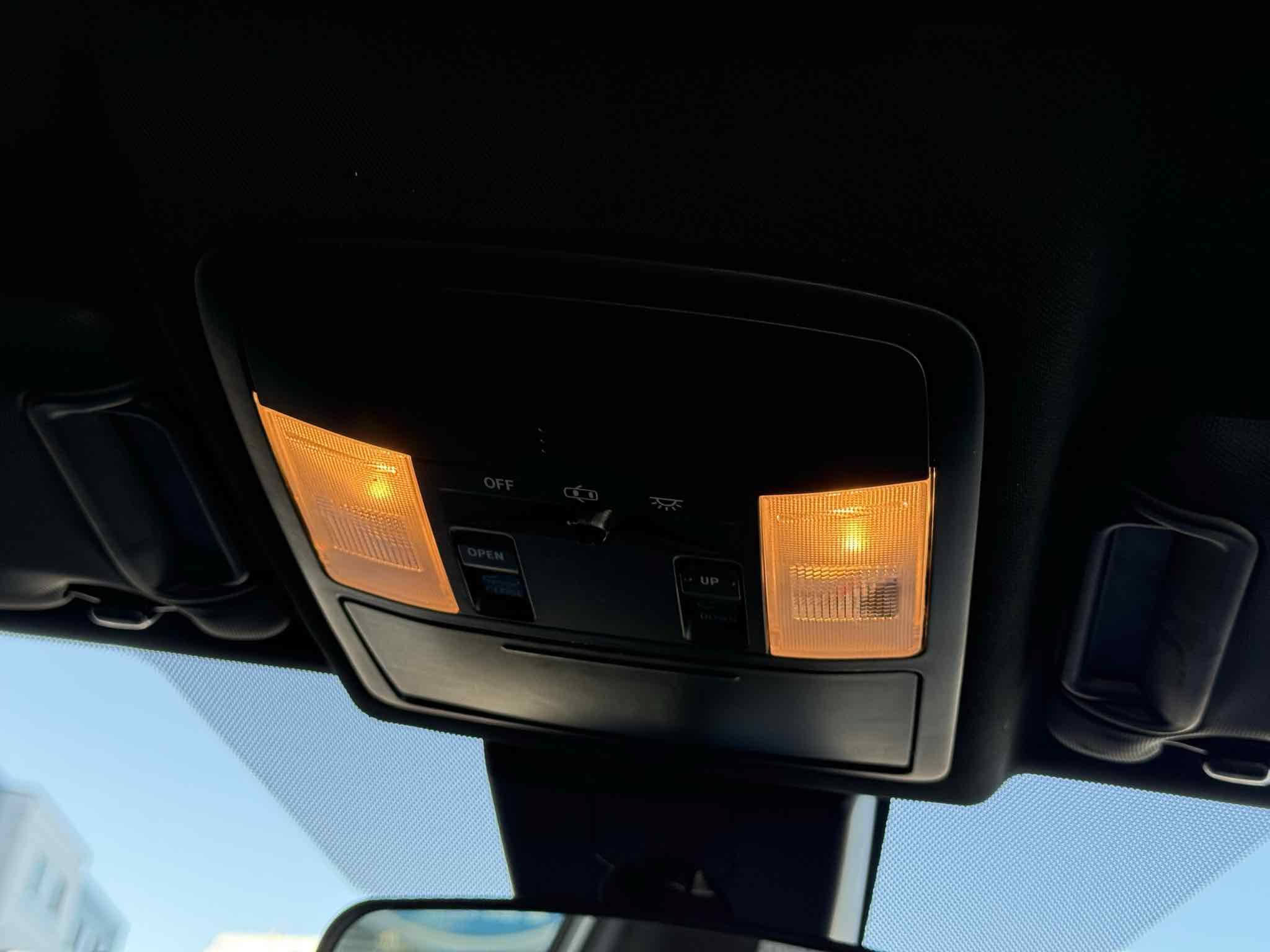 Used 2018 Toyota RAV4 SE w/ All Weather Liner Package FWD image 78