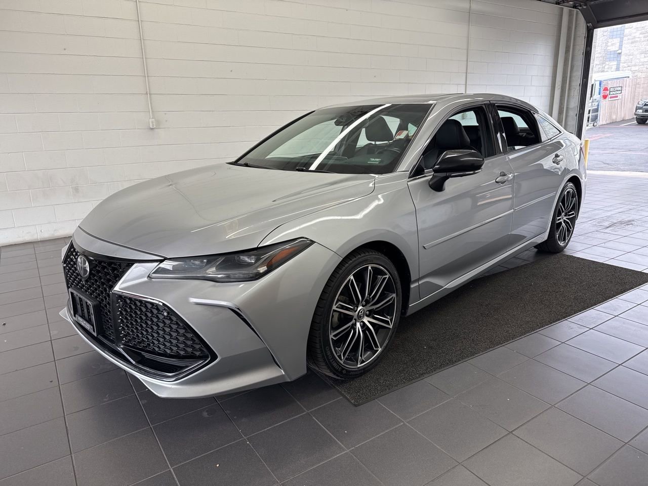 Used 2020 Toyota Avalon Touring w/ Advanced Safety Package image 4