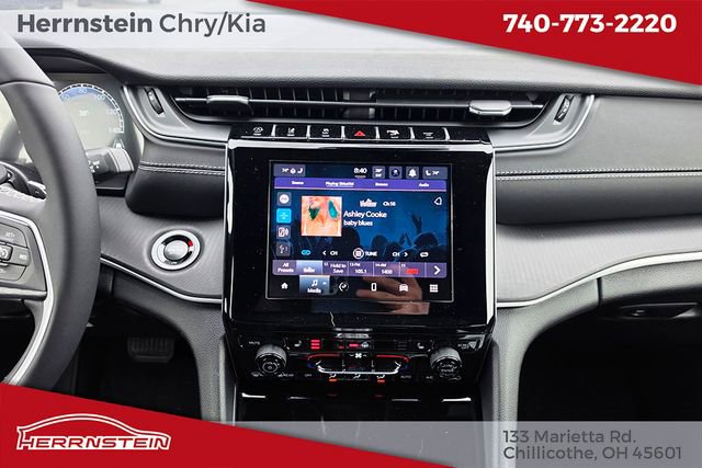 New 2025 Jeep Grand Cherokee L Laredo image 9