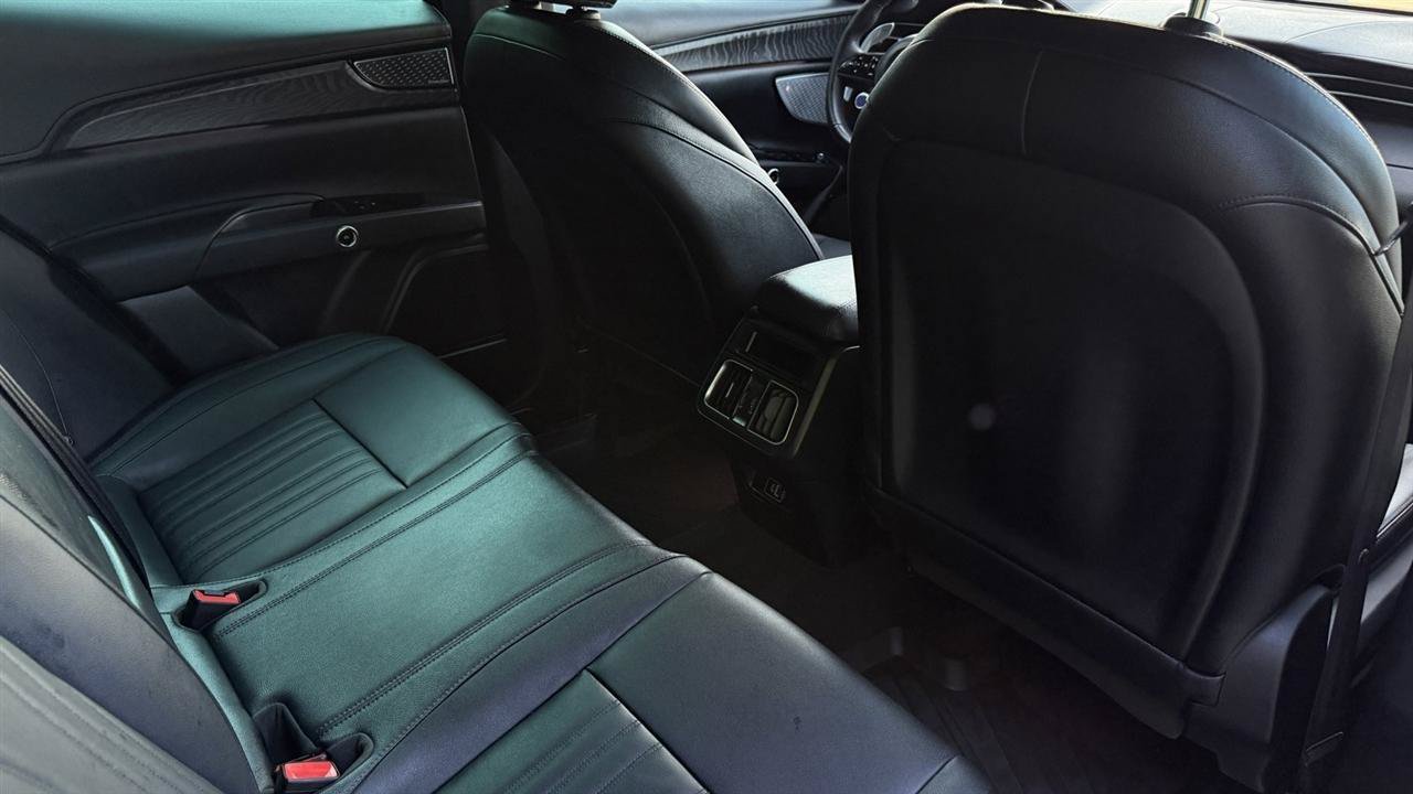 Used 2024 Maserati Grecale GT AWD/4WD image 36