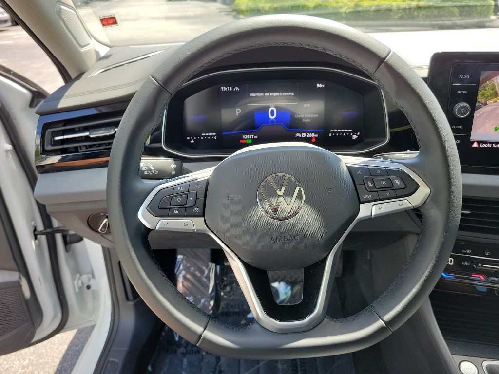 Certified 2025 Volkswagen Jetta SE w/ Sunroof Package FWD image 27