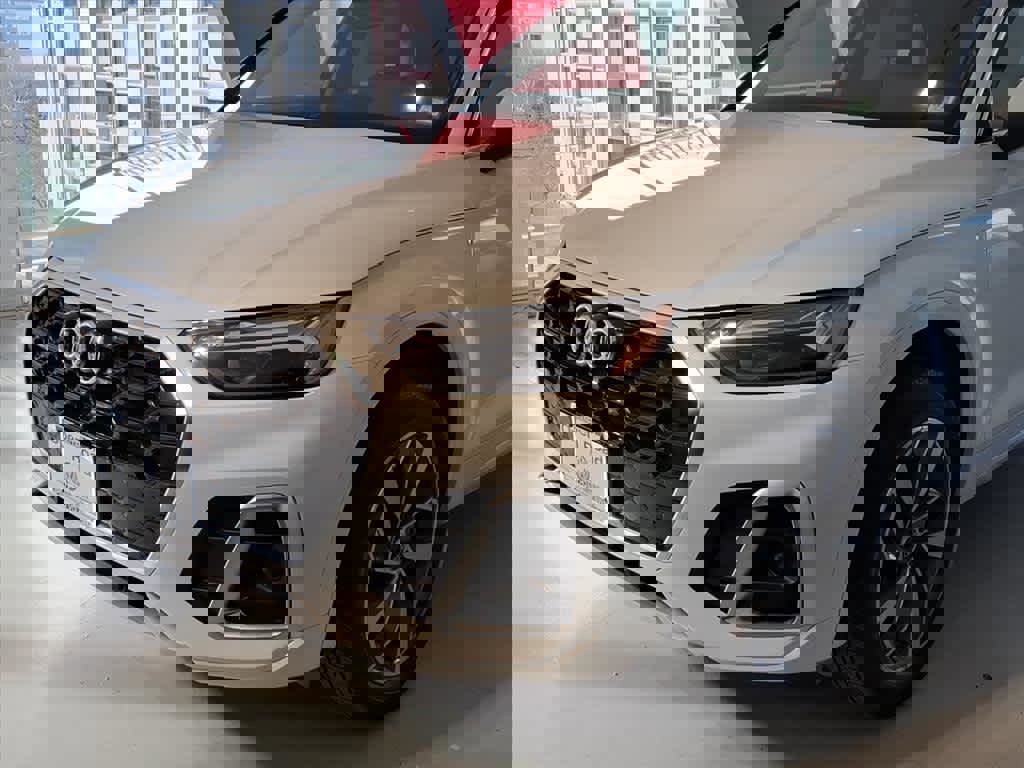 Used 2023 Audi Q5 2.0T Premium w/ Convenience Package image 7