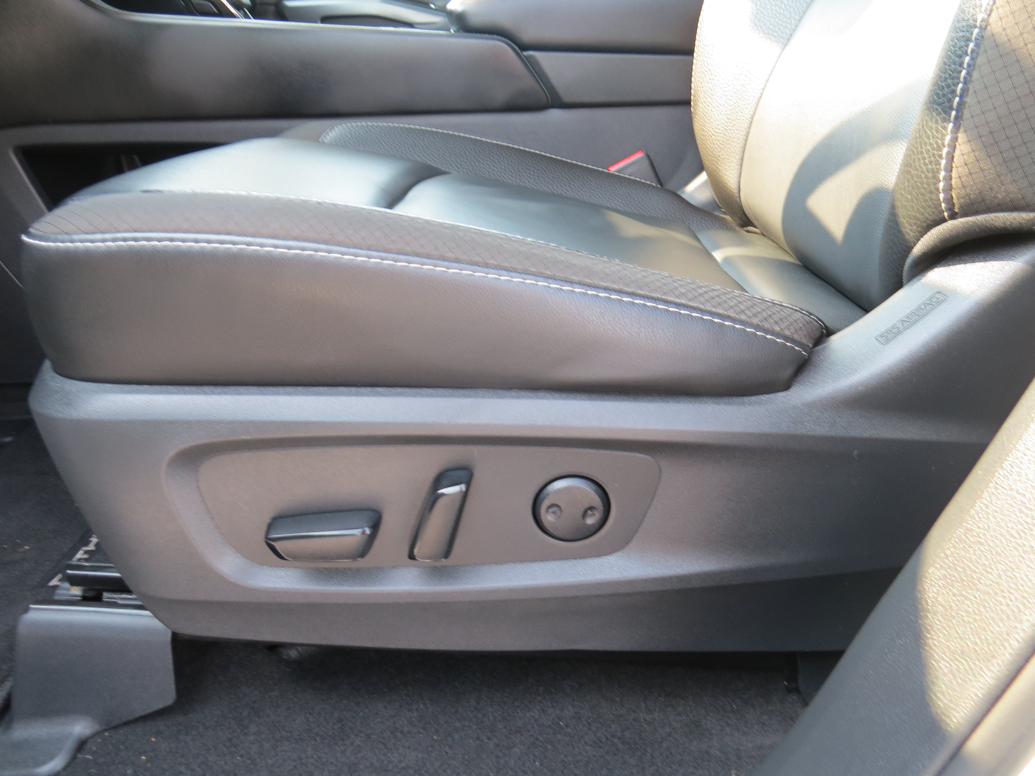 Used 2023 Nissan Pathfinder SL AWD/4WD image 20