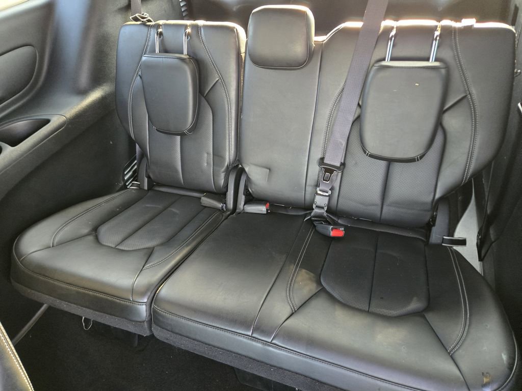 Used 2025 Chrysler Pacifica Select image 19