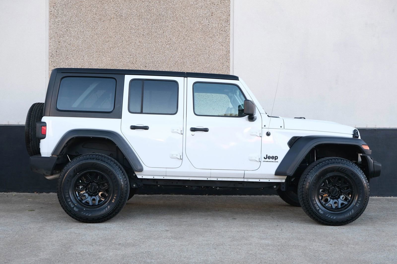 Used 2023 Jeep Wrangler Unlimited Sport image 7