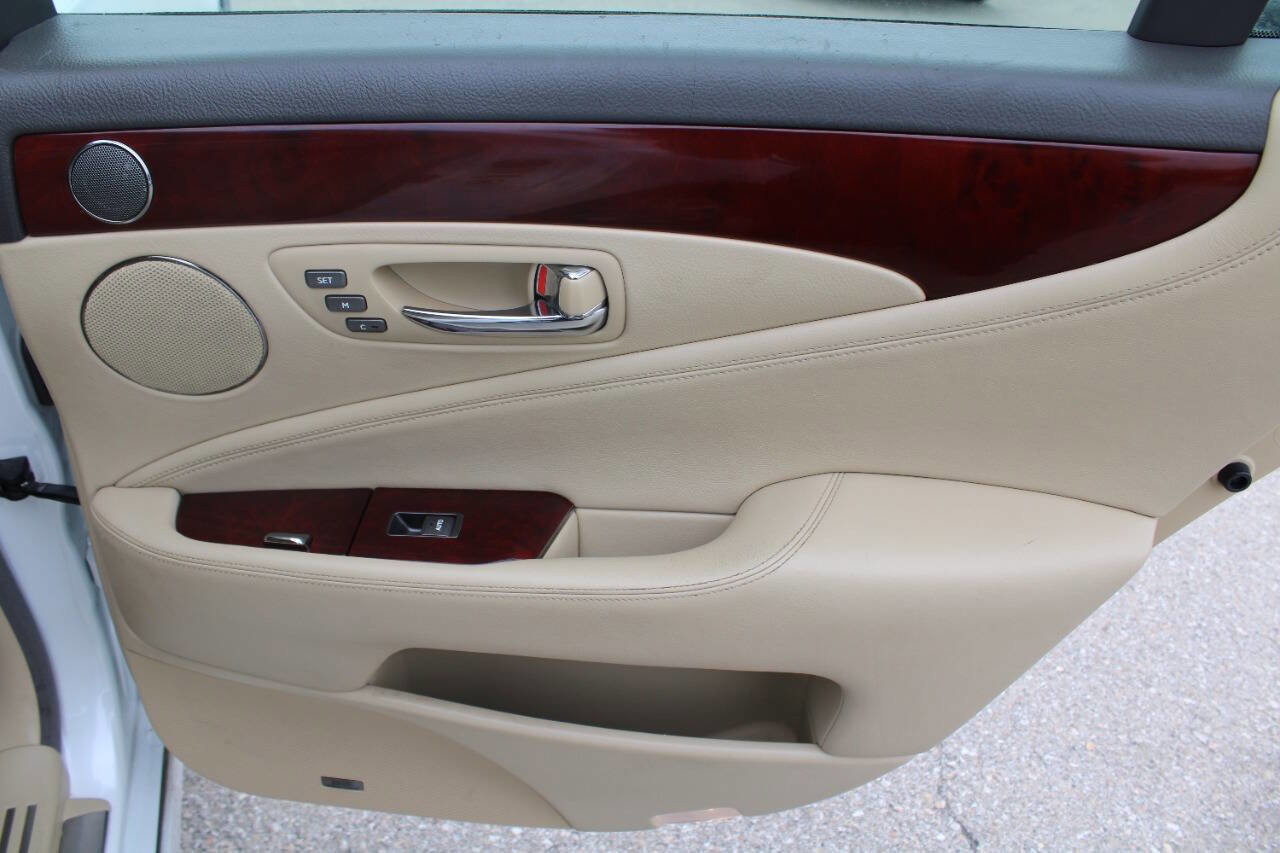 Used 2007 Lexus LS 460 RWD image 9