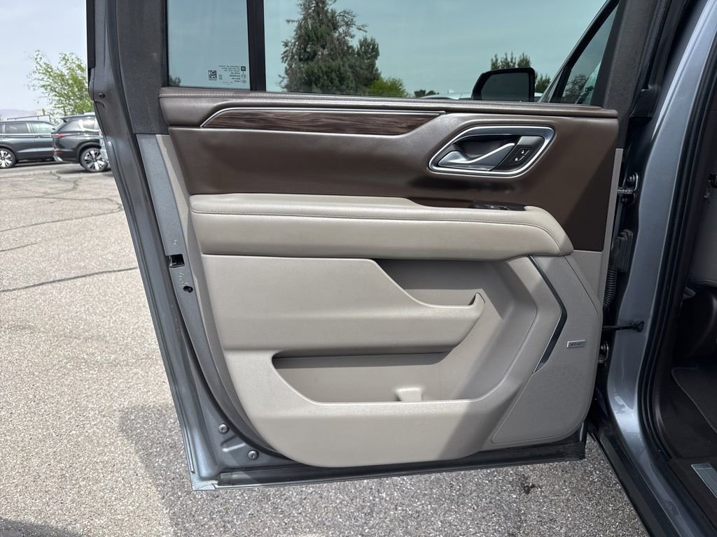 Used 2022 Chevrolet Suburban Z71 w/ Luxury Package AWD/4WD image 31