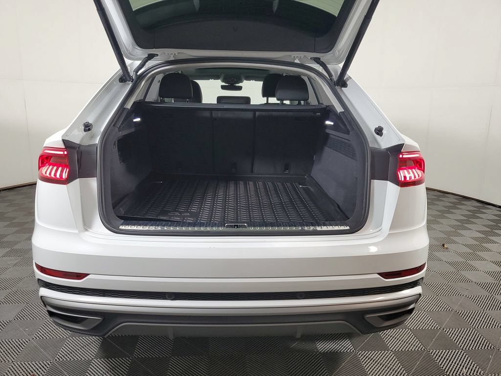 Used 2023 Audi Q8 Prestige AWD/4WD image 9