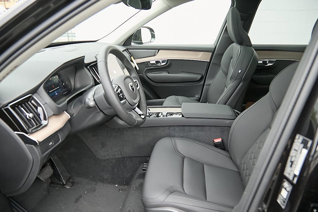 New 2026 Volvo XC90 B6 Plus w/ Protection Package Premier image 19