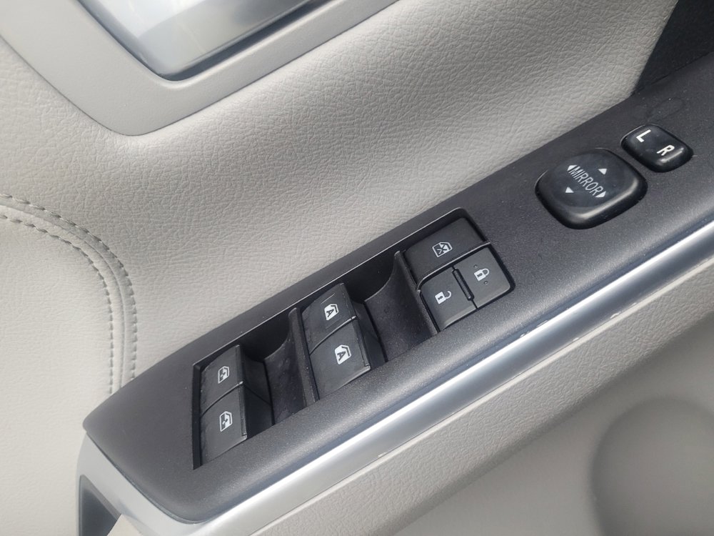 Used 2015 Toyota Camry XLE w/ Moonroof Package image 27