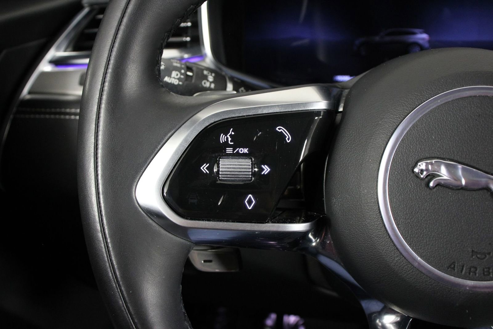 Used 2024 Jaguar F-PACE R-Dynamic S image 10