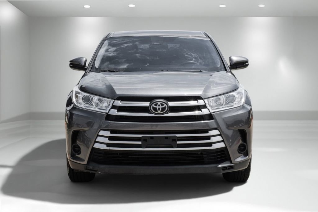 Used 2019 Toyota Highlander LE FWD image 4