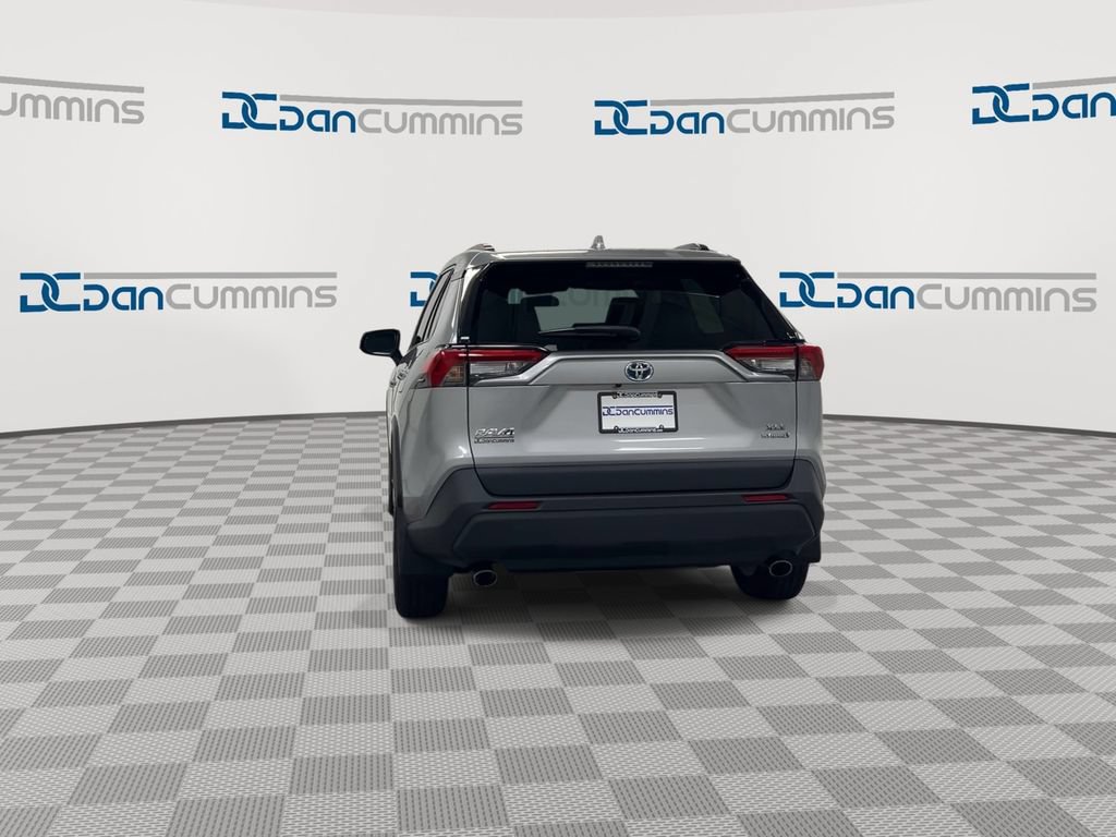 Used 2022 Toyota RAV4 XLE AWD/4WD image 7