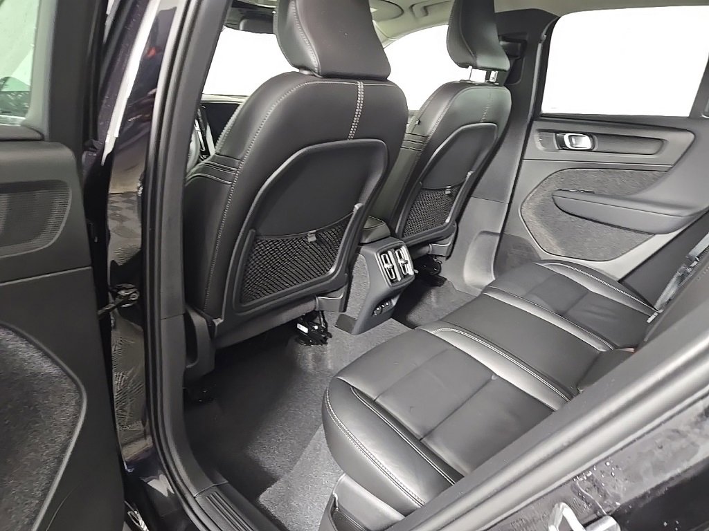 Certified 2024 Volvo XC40 B5 Plus w/ Protection Package Premier image 17