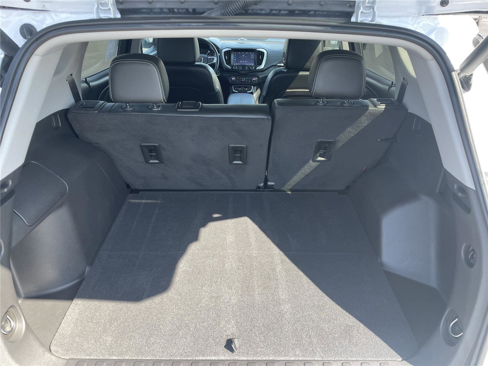 Used 2022 GMC Terrain SLT w/ Infotainment Package II AWD/4WD image 26