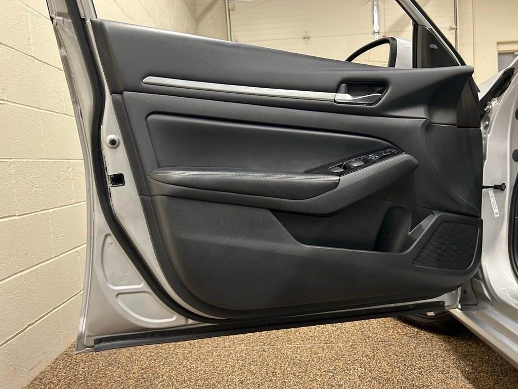 Used 2023 Nissan Altima 2.5 SV image 13