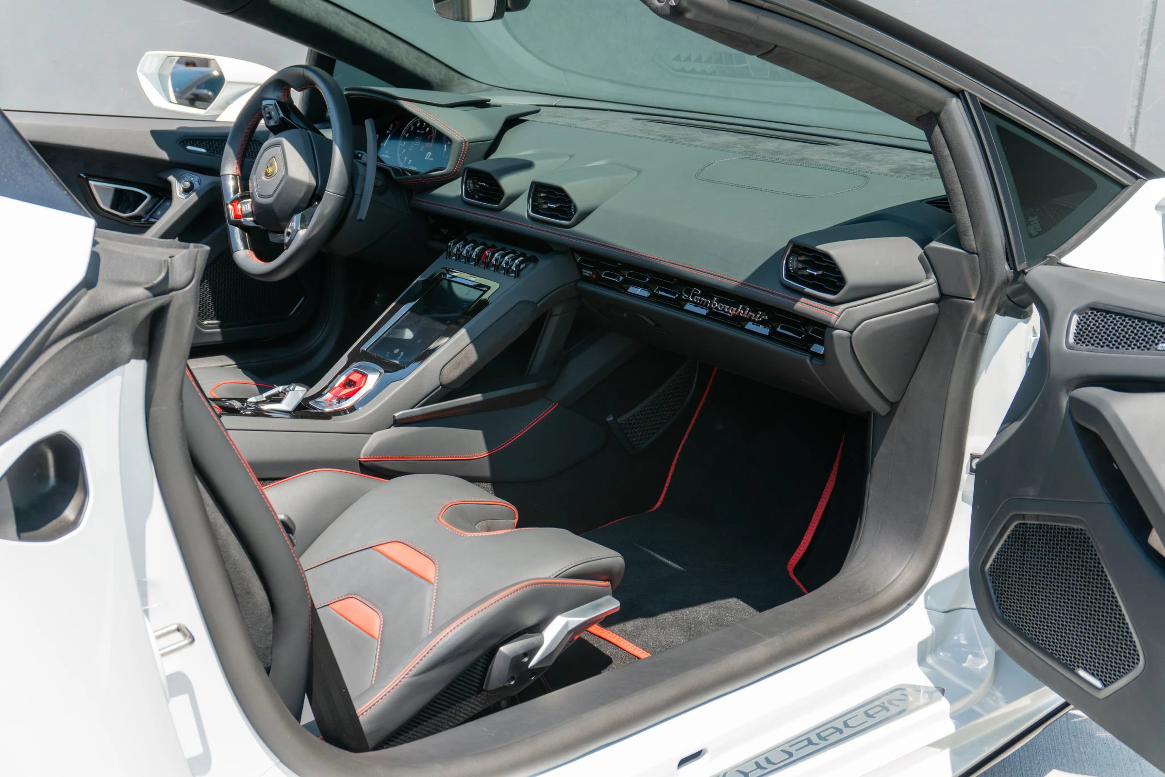 Used 2023 Lamborghini Huracan EVO RWD image 16