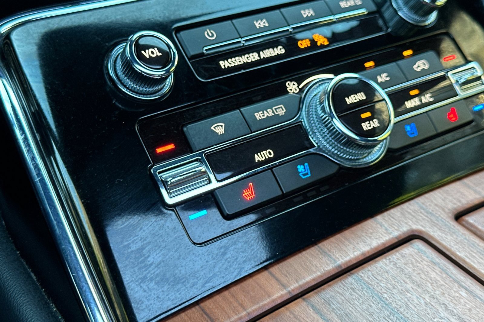 Used 2024 Lincoln Navigator Premiere AWD/4WD image 29