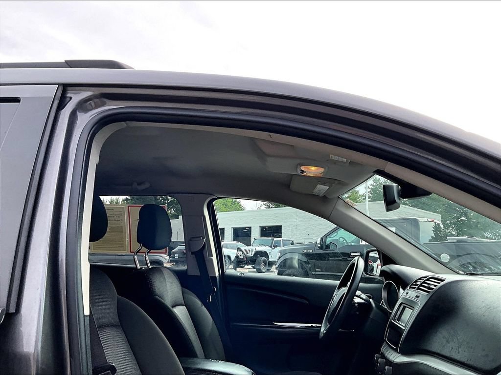 Used 2019 Dodge Journey SE FWD image 23