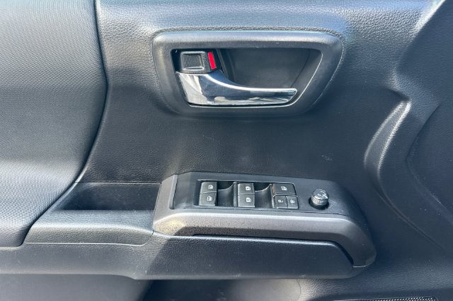Used 2021 Toyota Tacoma TRD Off-Road w/ Technology Package RWD image 10