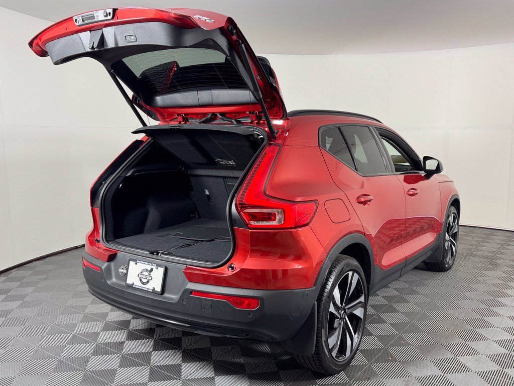 Certified 2024 Volvo XC40 B5 Plus w/ Protection Package Premier AWD/4WD image 9