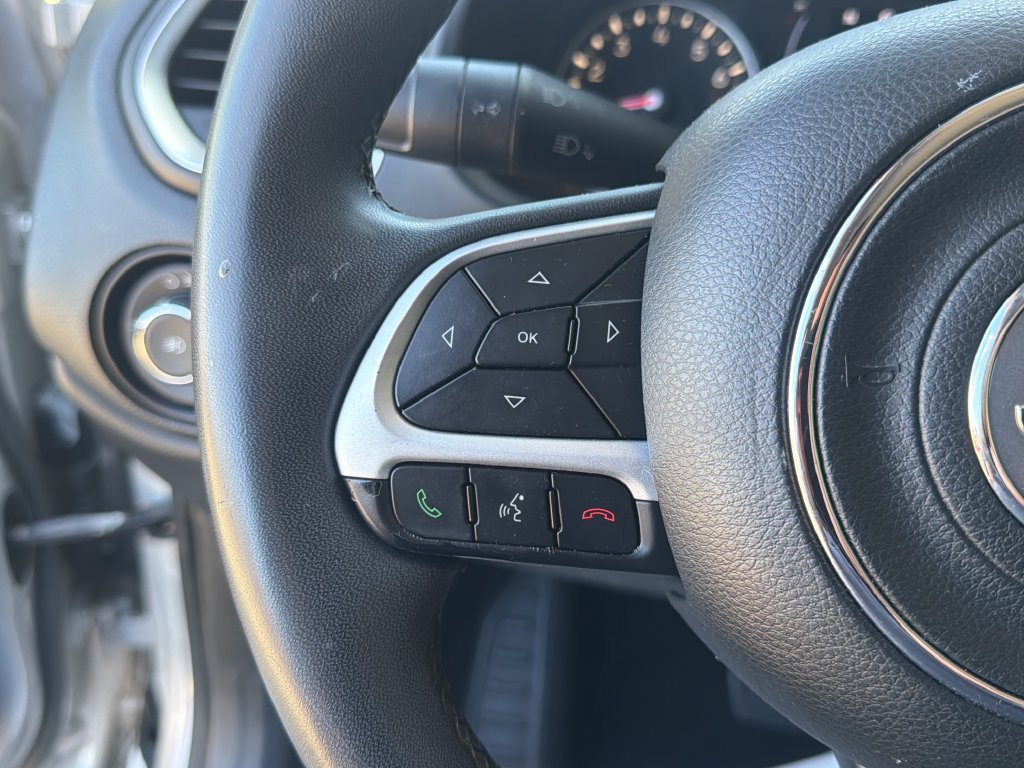 Used 2018 Jeep Renegade Latitude FWD image 20