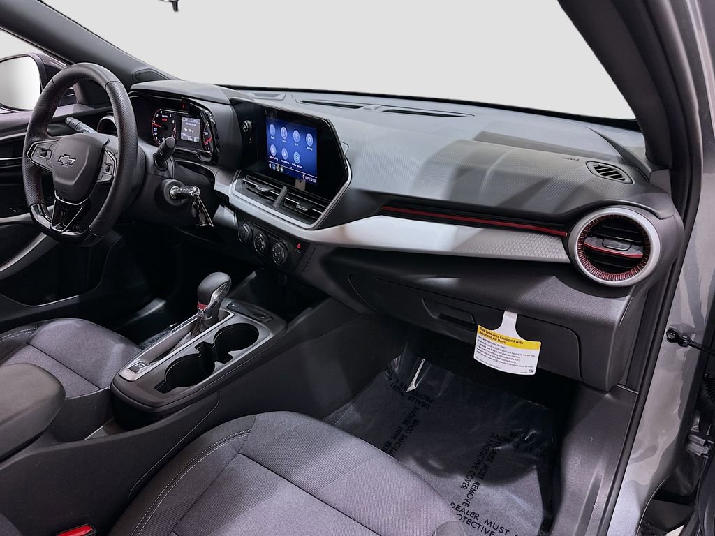 Certified 2026 Chevrolet Trax RS w/ Sunroof Package FWD image 31