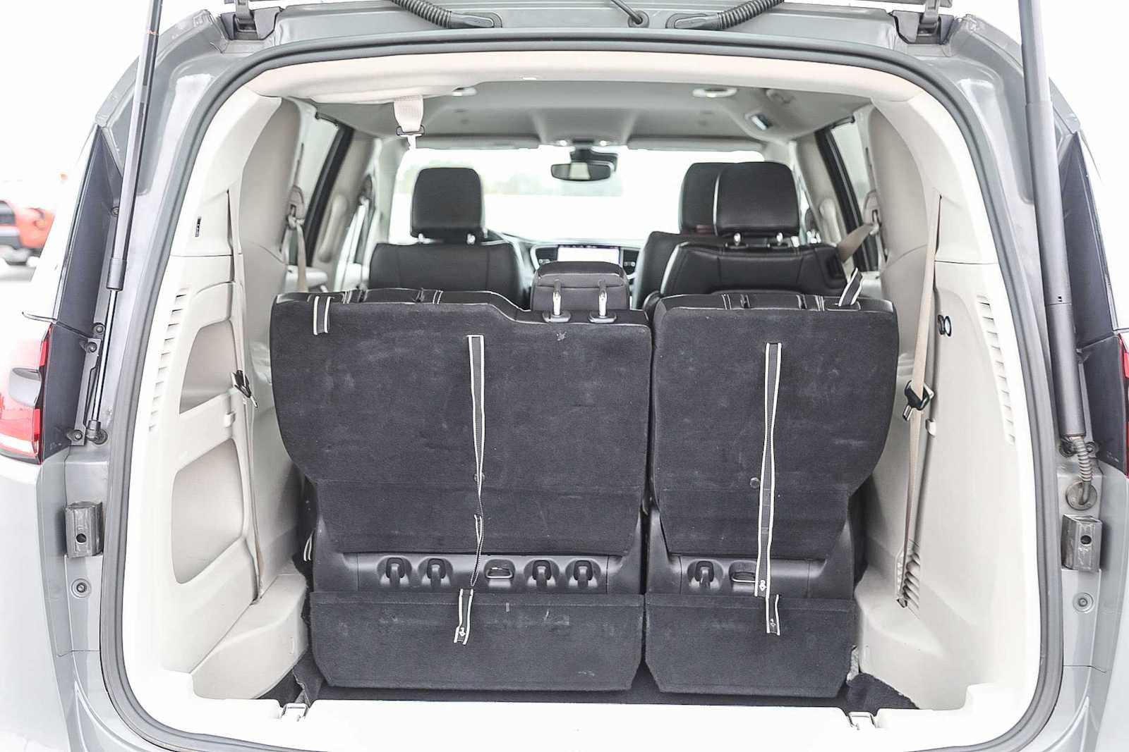 Used 2022 Chrysler Pacifica Touring-L image 26