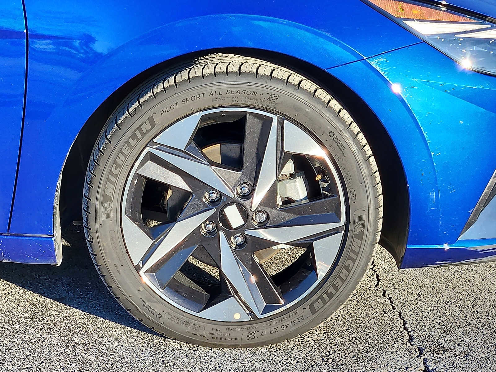 Used 2023 Hyundai Elantra Limited image 8