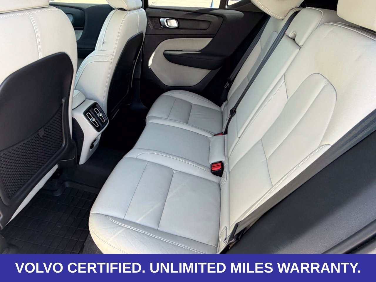 Certified 2024 Volvo XC40 B5 Ultimate w/ Protection Package Premier AWD/4WD image 39