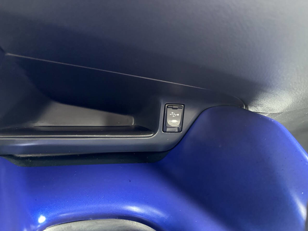 Used 2019 Toyota C-HR LE image 35
