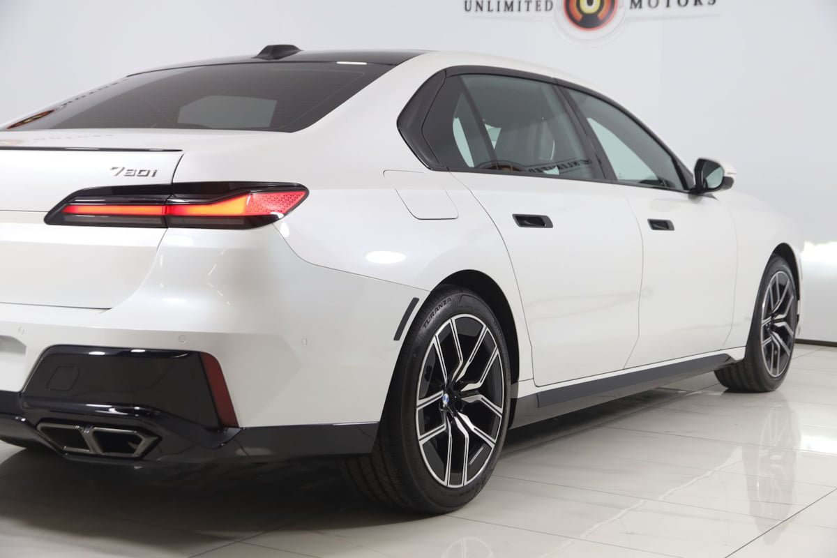 Used 2025 BMW 760i xDrive AWD/4WD image 66