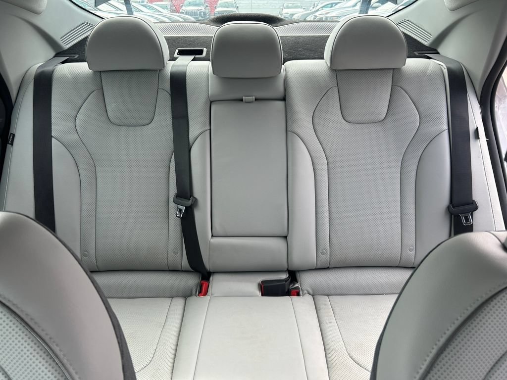 Used 2025 Hyundai Elantra Limited FWD image 23