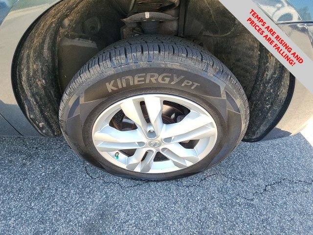 Used 2013 Nissan Rogue SV w/ Premium Pkg image 16