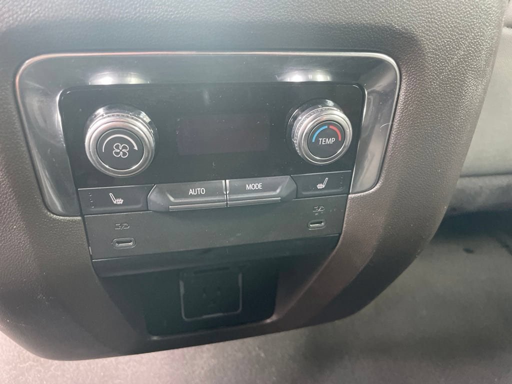 Used 2025 GMC Yukon XL Elevation AWD/4WD image 9