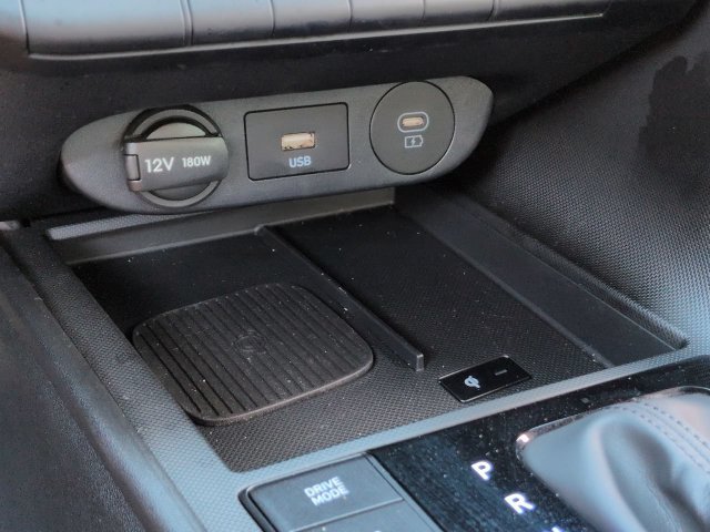 Used 2025 Hyundai Elantra Sport FWD image 18
