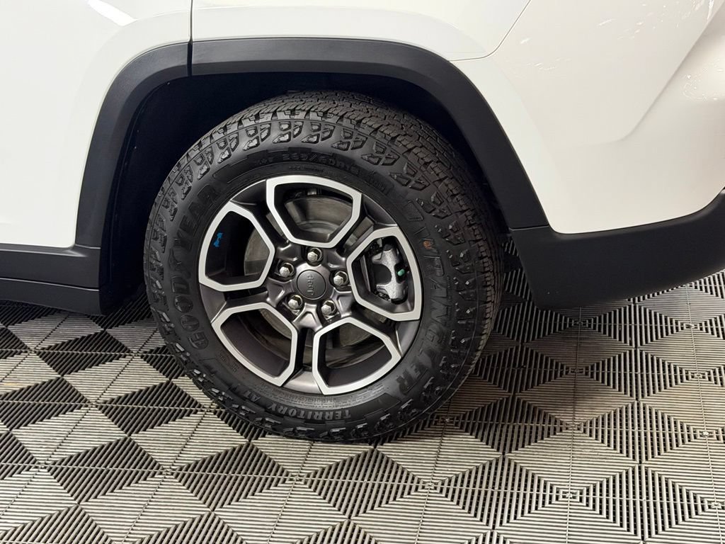 Used 2023 Jeep Grand Cherokee Trailhawk w/ Luxury Tech Group III AWD/4WD image 11