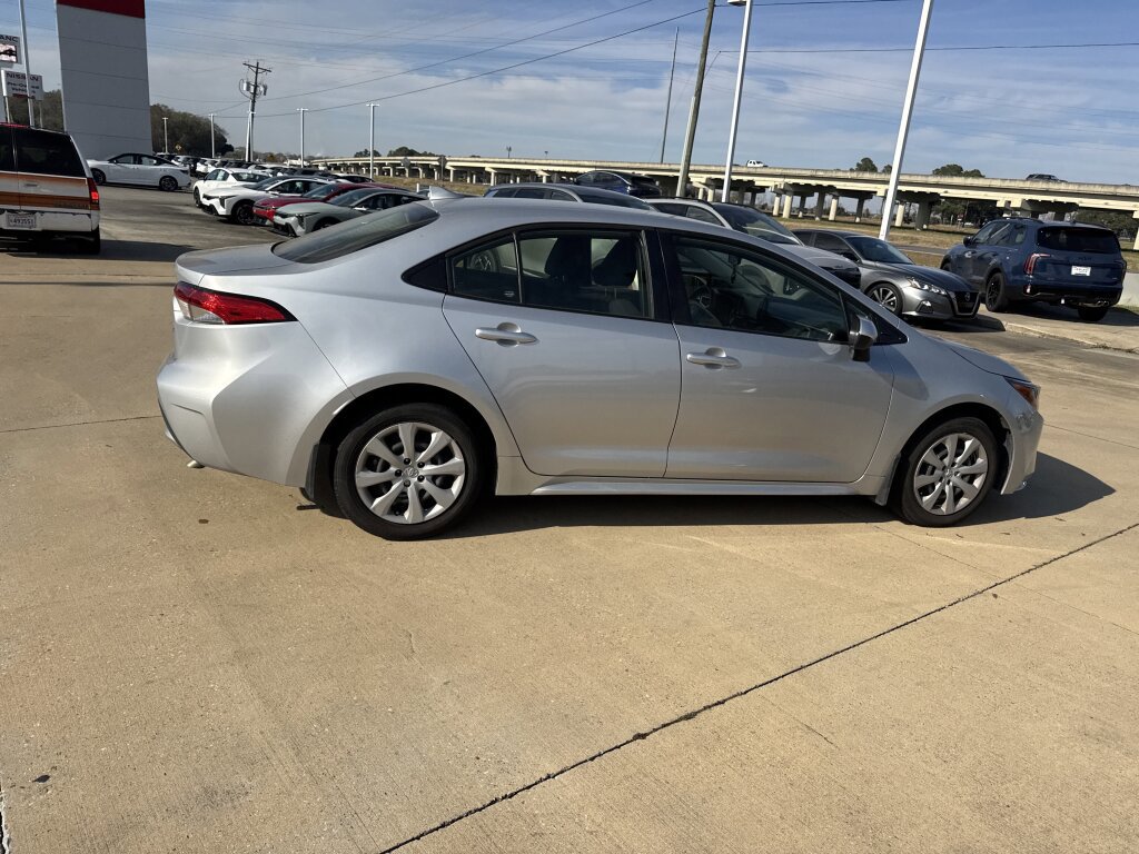 Used 2022 Toyota Corolla LE image 16