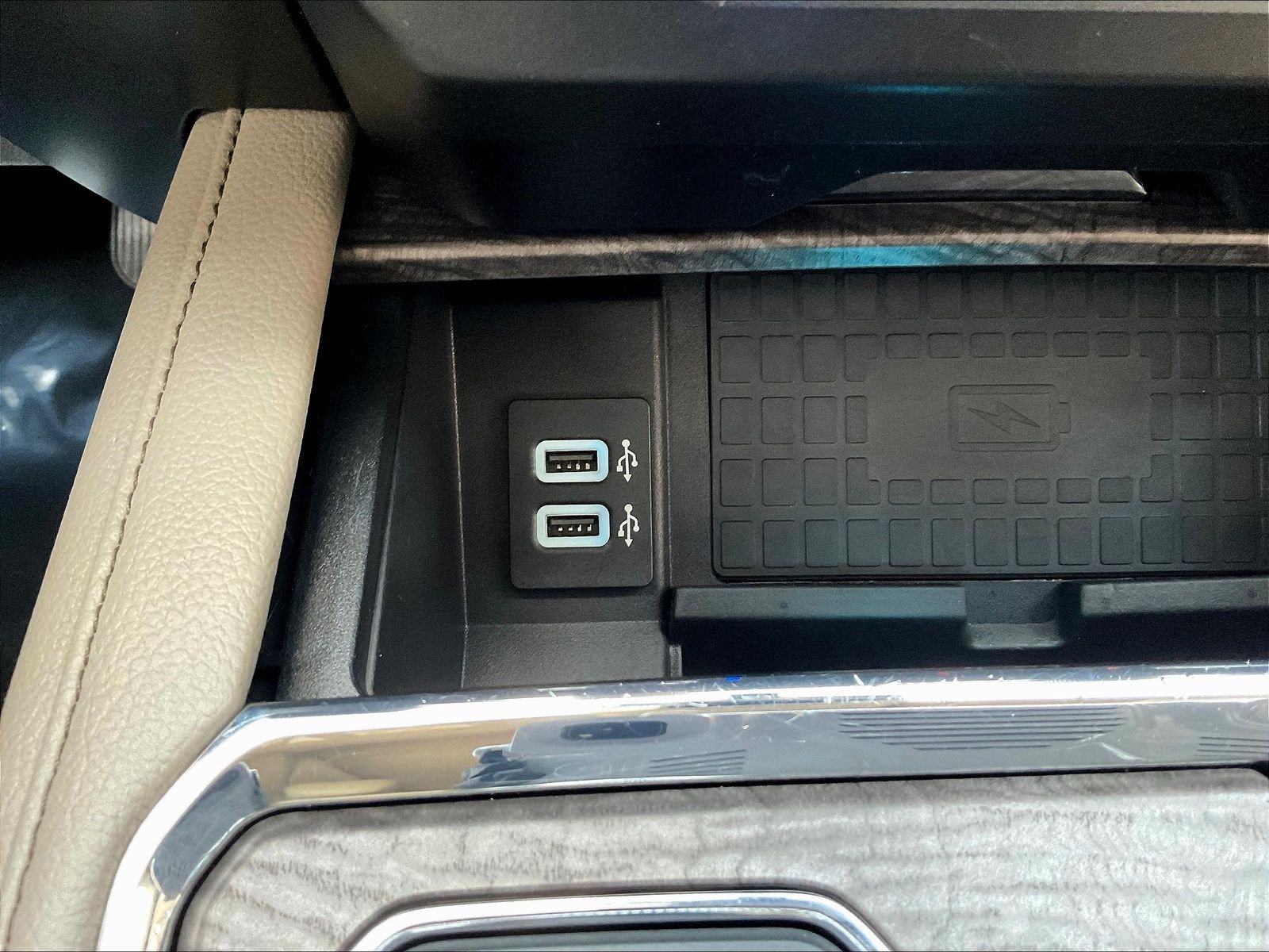 Used 2019 Ford Expedition Limited w/ Equipment Group 302A AWD/4WD image 16