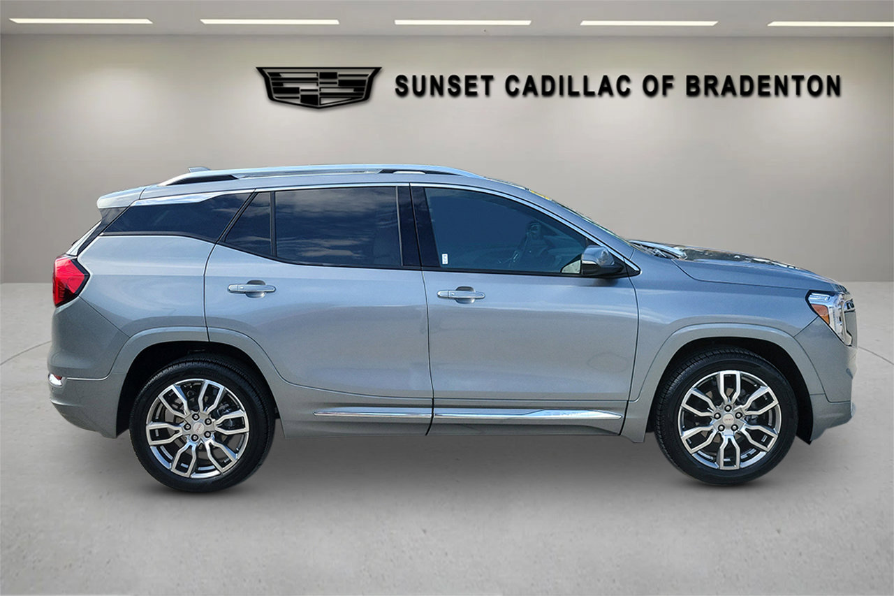 Used 2023 GMC Terrain Denali image 3