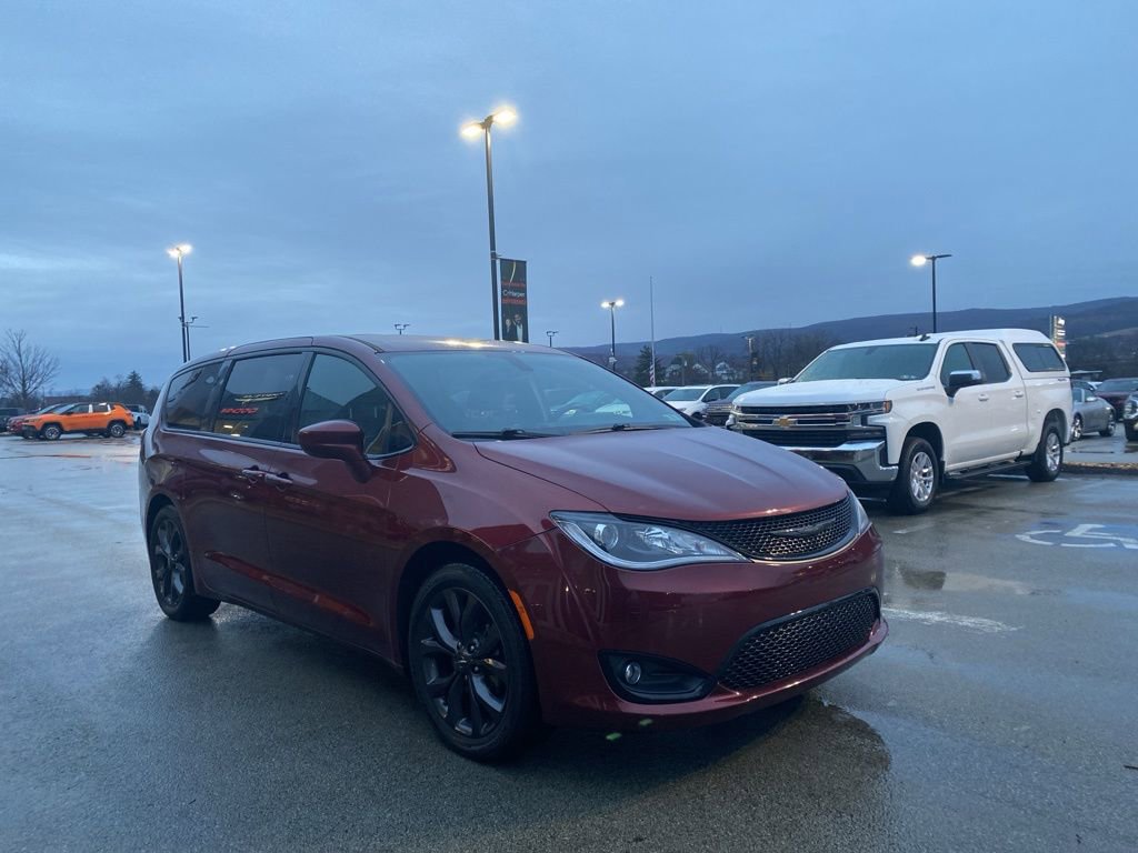 Certified 2020 Chrysler Pacifica Touring w/ S Appearance Package image 1