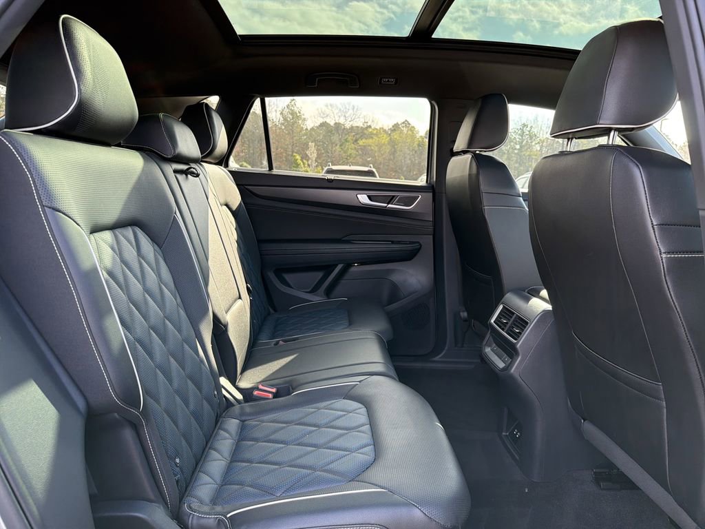 Used 2025 Volkswagen Atlas Cross Sport SEL Premium R-Line image 17